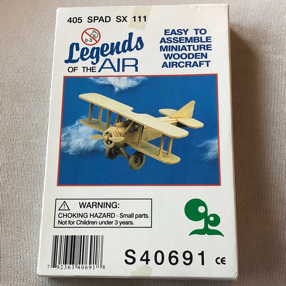 Easy-to-Assemble Miniature Wooden Aircraft - Natural